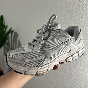 NIKE Zoom Vomero 5 Sneakers